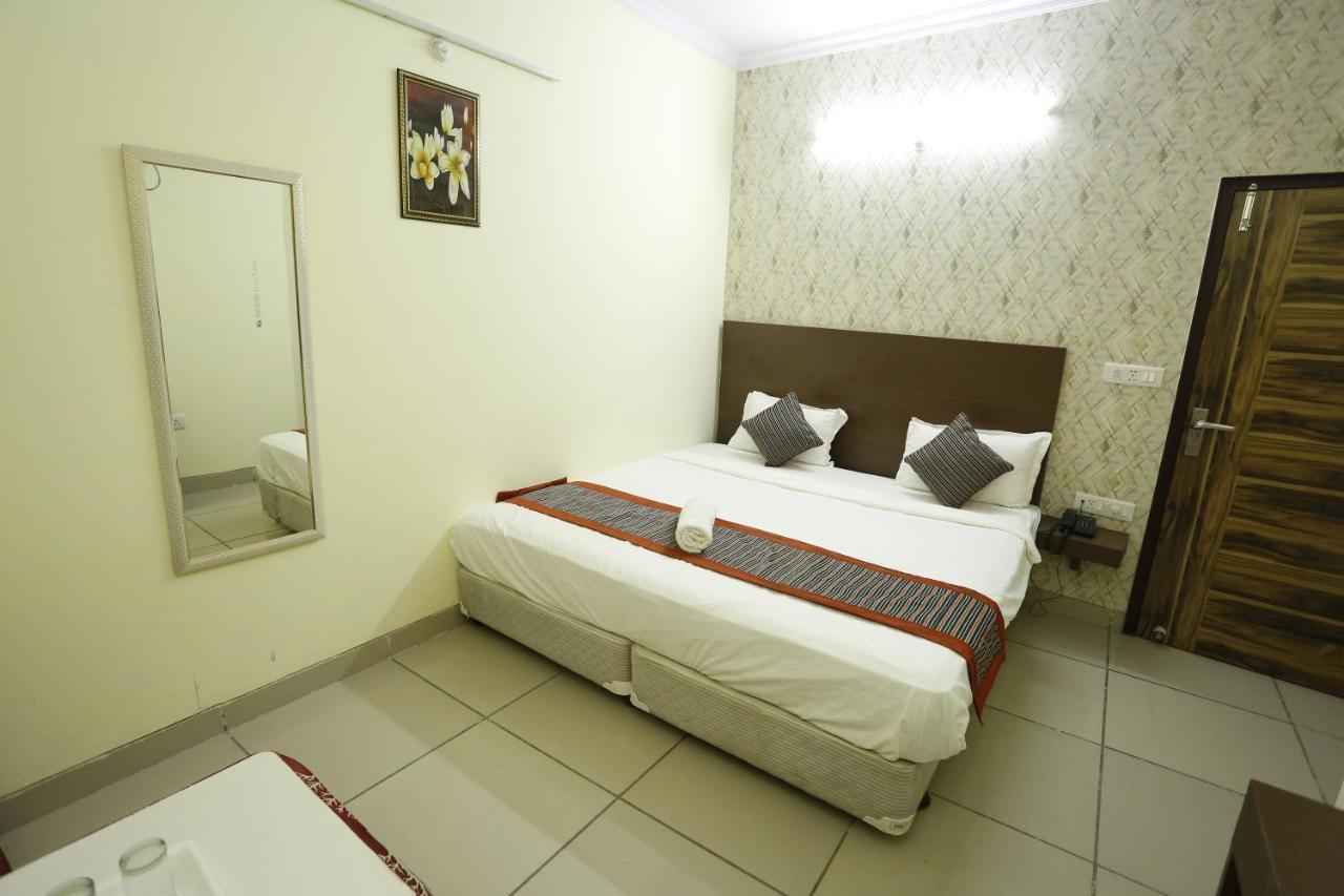 Airport Hotel Edge Home Stay New Delhi Exterior foto